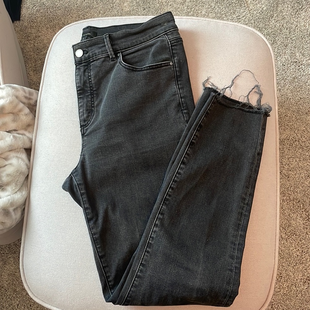 Ann Taylor skinny crop raw hem denim size 8